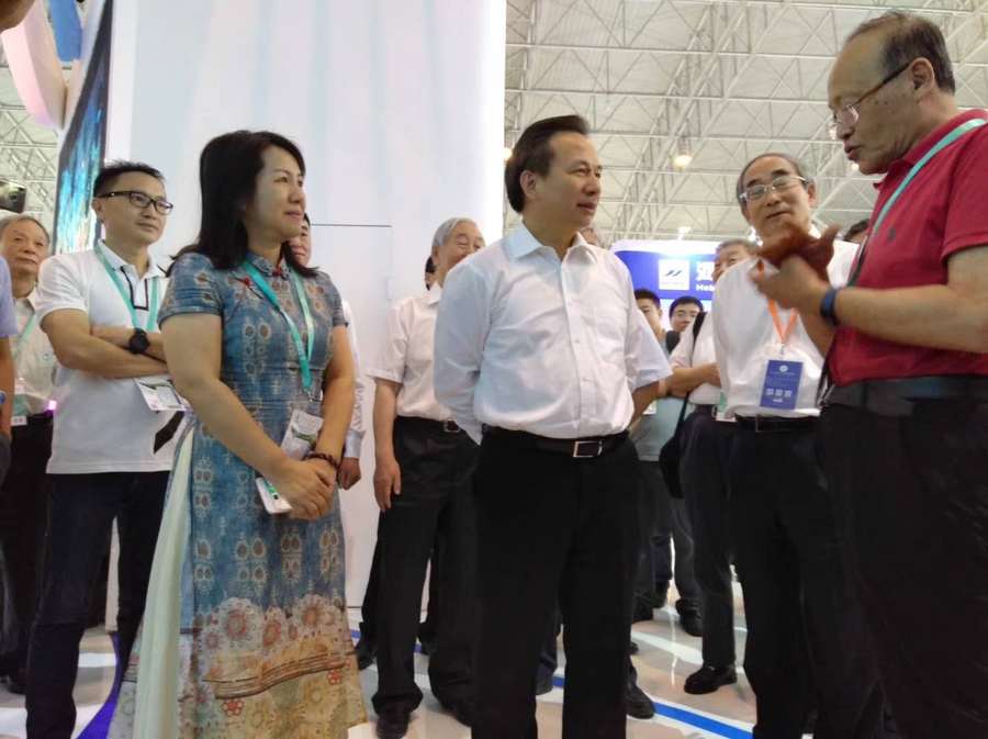 生态环境部部长参观第十七届中国国际环保展览会